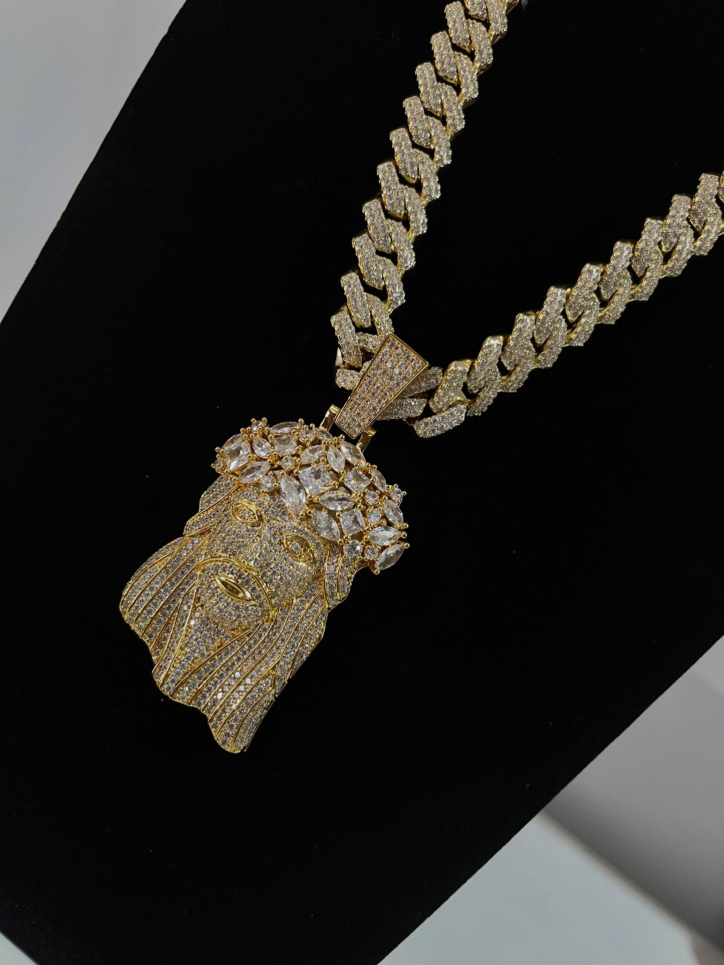 Cuban chain again with Jesus pendant