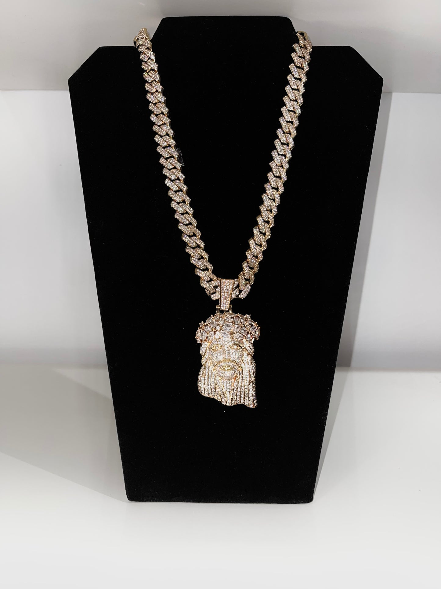 Cuban chain again with Jesus pendant